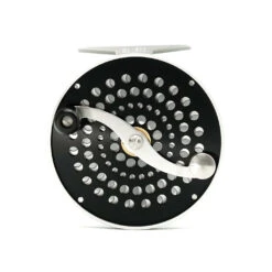 Iwana Salmon Fliegenrolle Classic -Angelexperte 3 2 1024x1024 b5f89c16 f407 4850 b504 3f3fcc9e4e9f