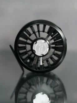 Guideline Halo DH Fliegenrolle Black Stealth -Angelexperte guideline halo dh fliegenrolle zwheihandrute switchrute 2